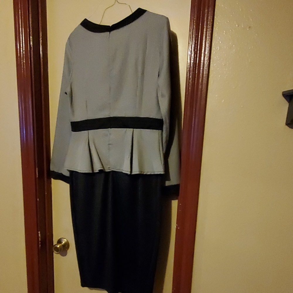 Dress - Picture 2 of 2